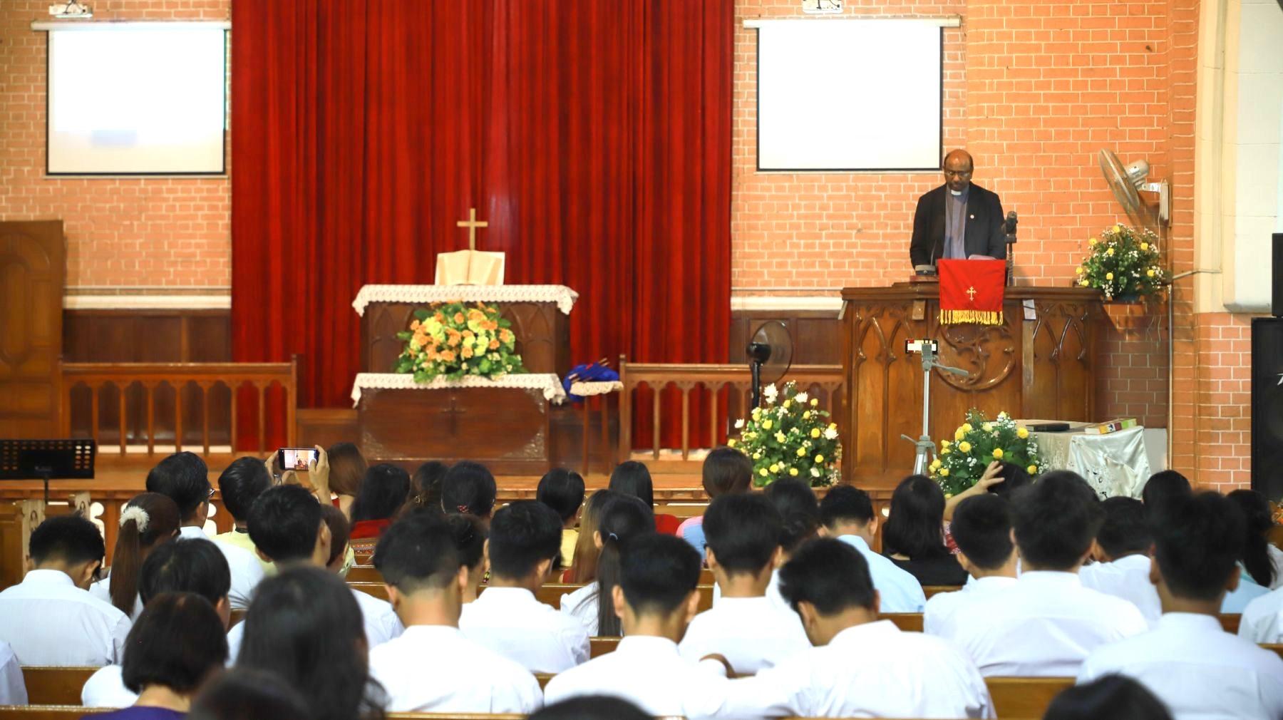“Christ our spiritual compass and hope amidst fear of the present and future”, says WCC General Secretary during ecumenical Sunday service in Myanmar